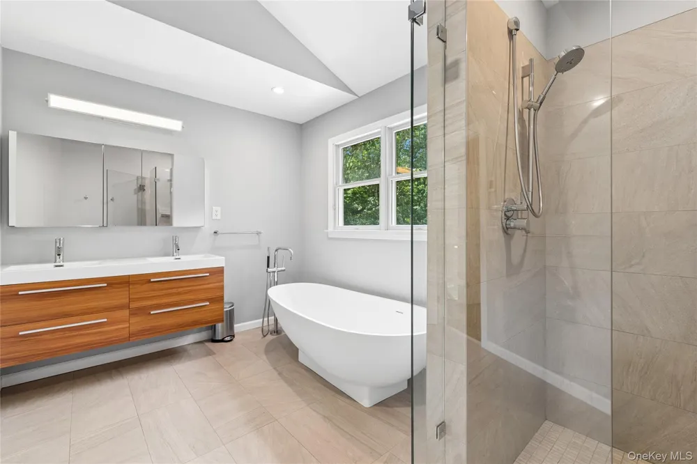 17 Squires Boulevard Hampton Bays, NY 11946