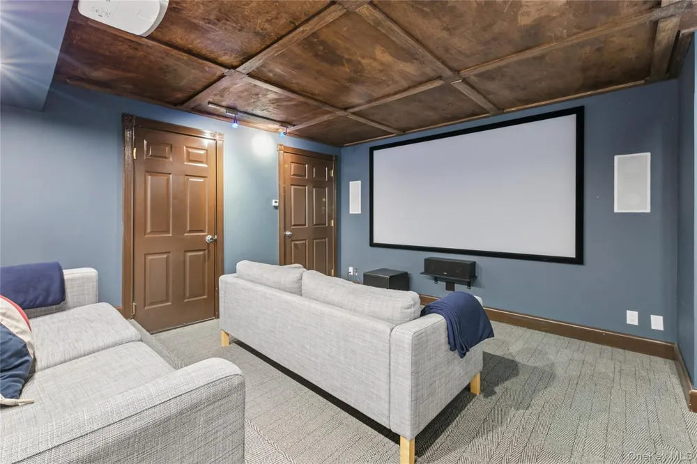 17 Squires Boulevard Hampton Bays, NY 11946