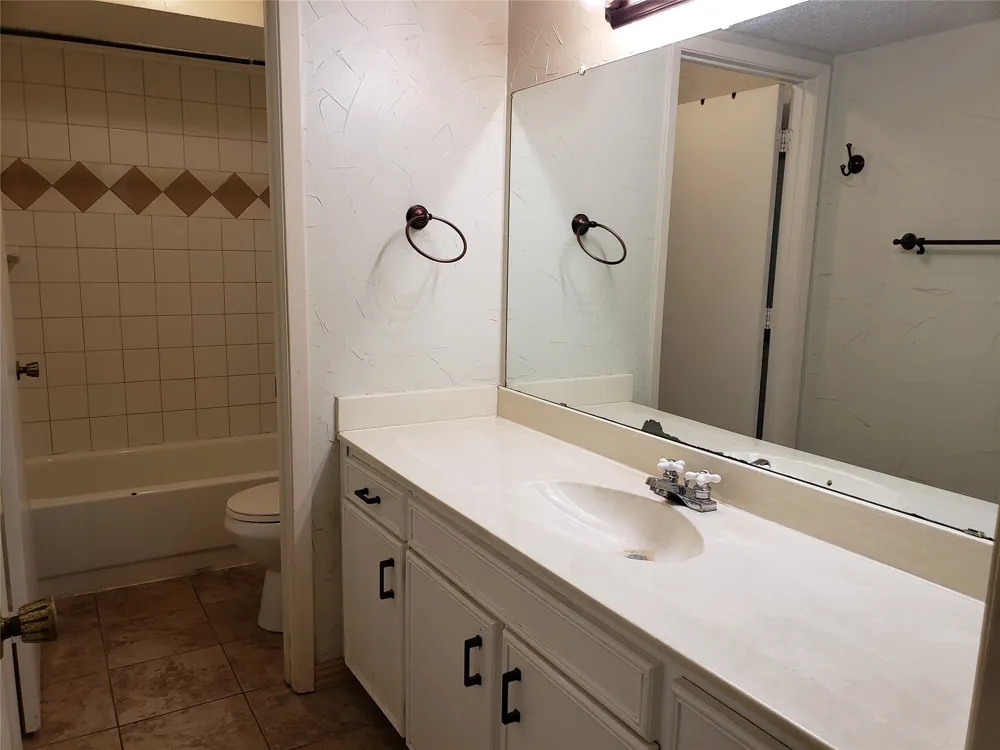 662 Prairie Dell Street Lewisville, TX 75067