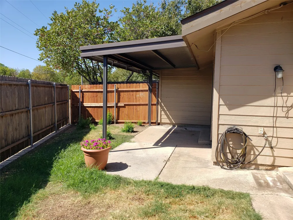 662 Prairie Dell Street Lewisville, TX 75067