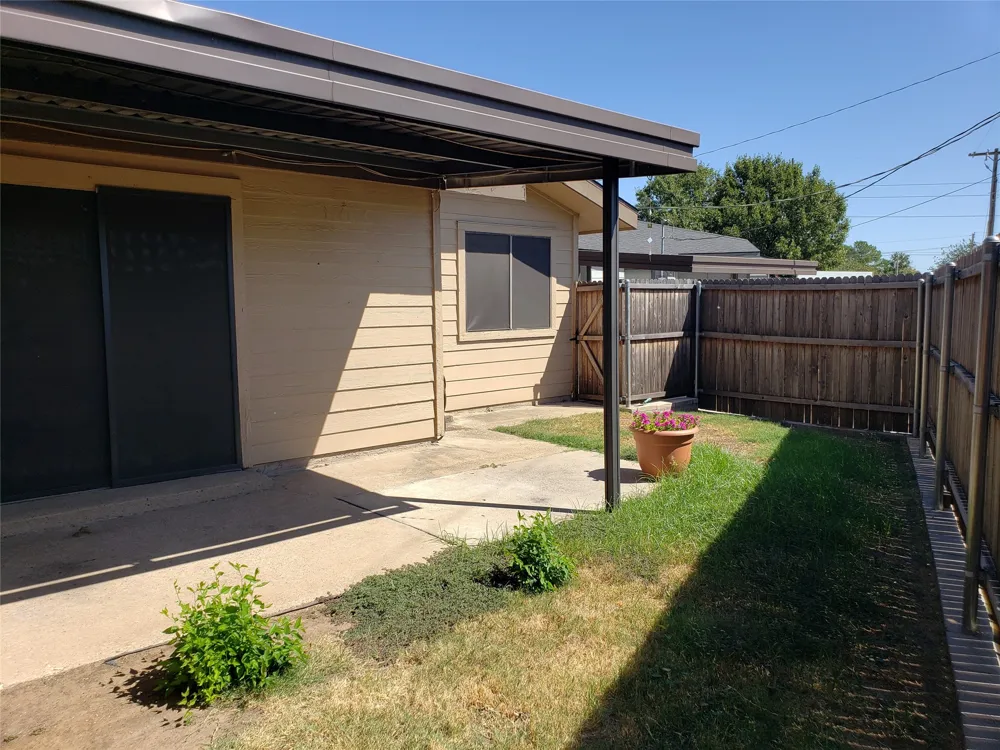 662 Prairie Dell Street Lewisville, TX 75067