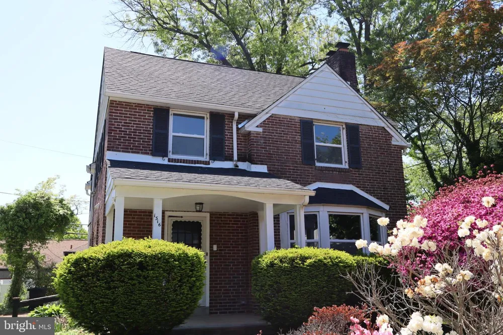 1516 SURREY LANE Wynnewood, PA 19096