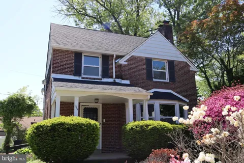 1516 SURREY LANE
