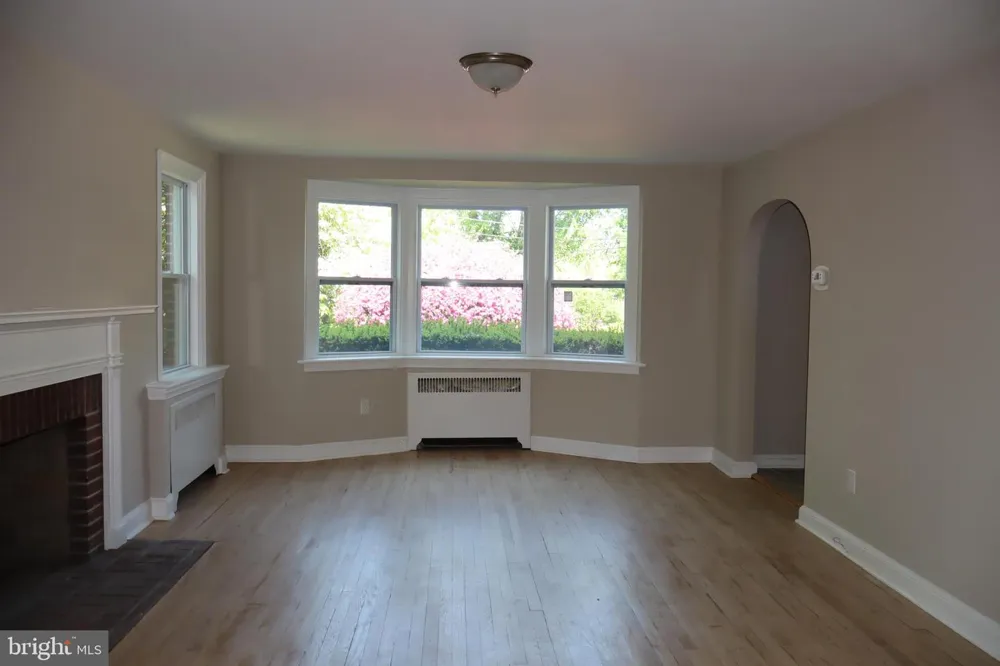 1516 SURREY LANE Wynnewood, PA 19096