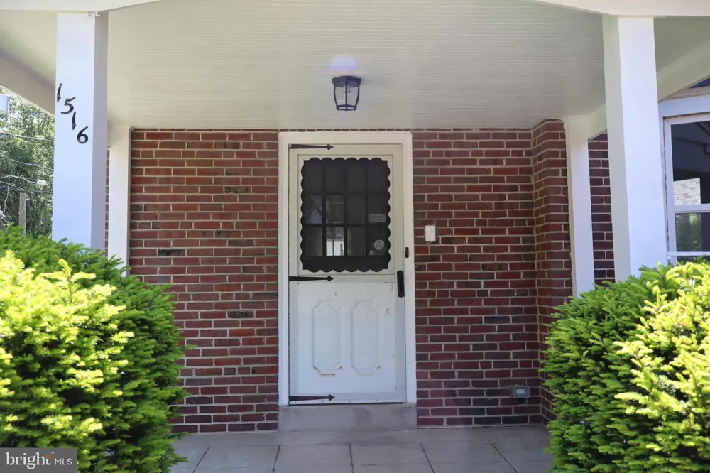 1516 SURREY LANE Wynnewood, PA 19096