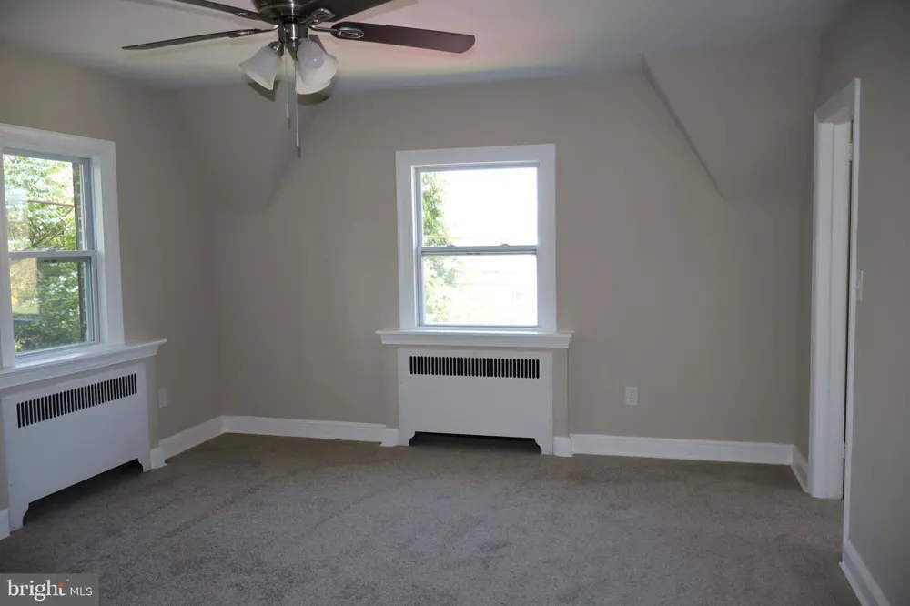 1516 SURREY LANE Wynnewood, PA 19096