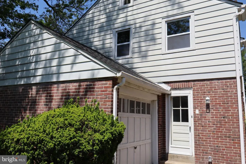 1516 SURREY LANE Wynnewood, PA 19096