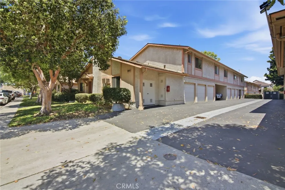 3342 Elm Avenue #26 Long Beach, CA 90807