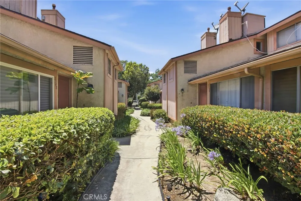 3342 Elm Avenue #26 Long Beach, CA 90807