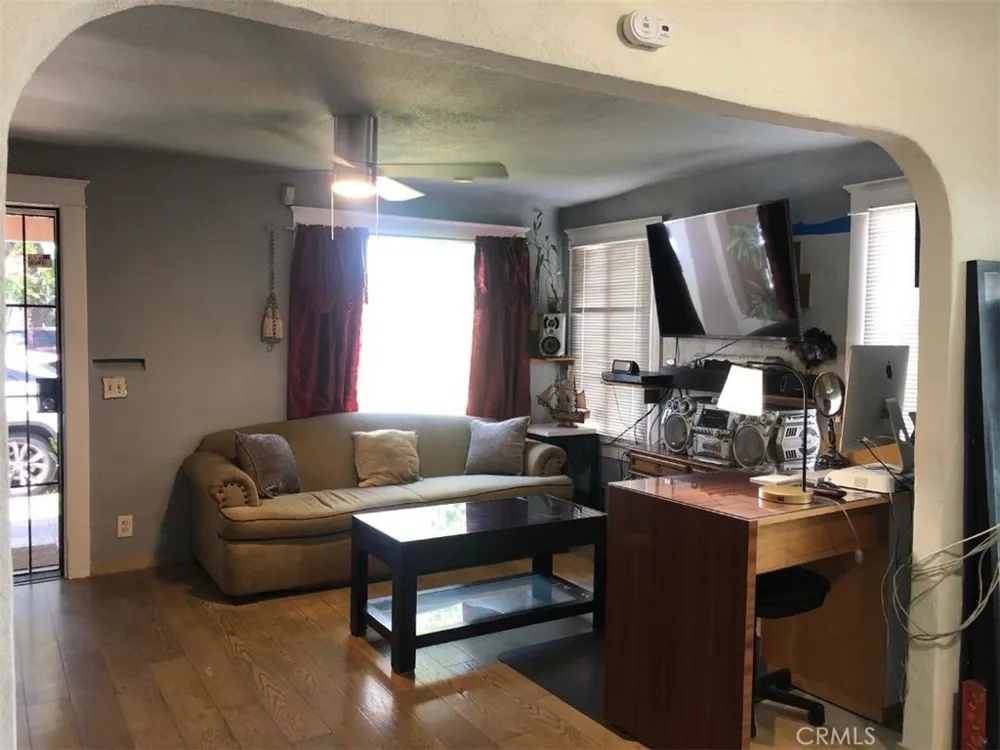 424 E 91st Street Los Angeles, CA 90003