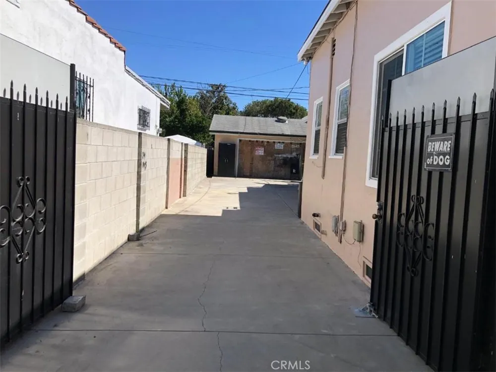 424 E 91st Street Los Angeles, CA 90003