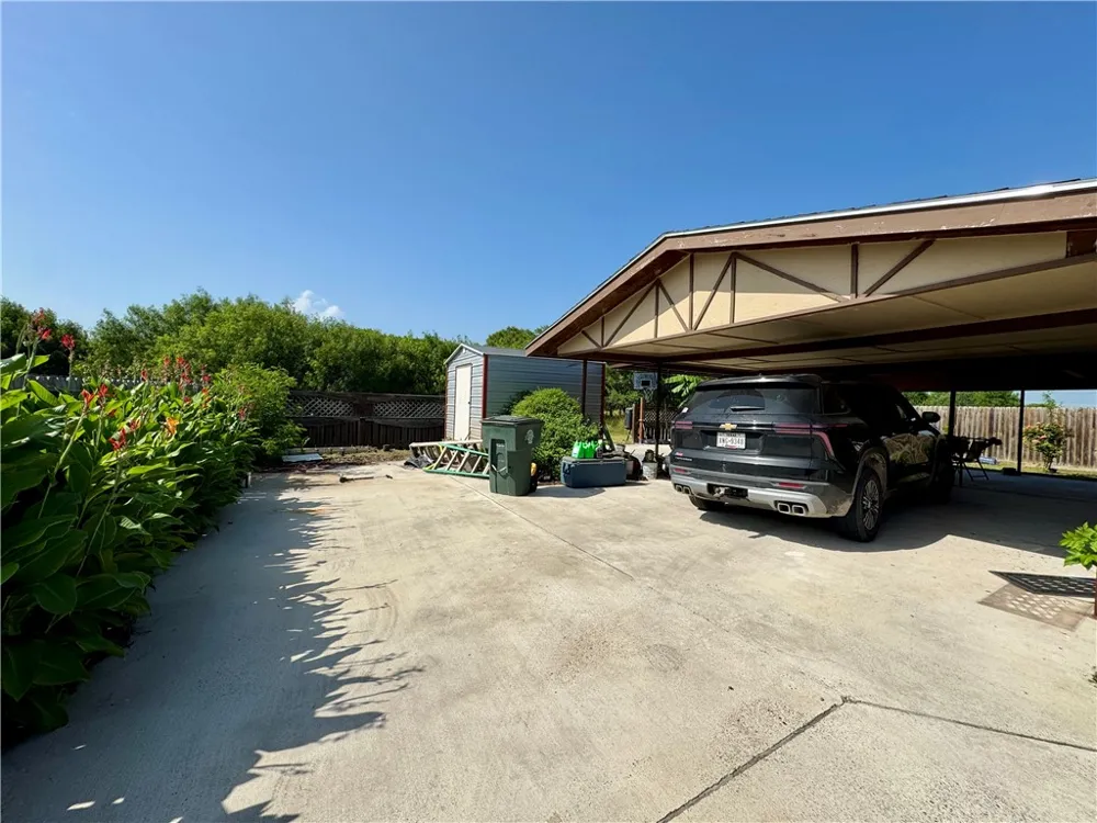 1521 Seabreeze Street Alice, TX 78332