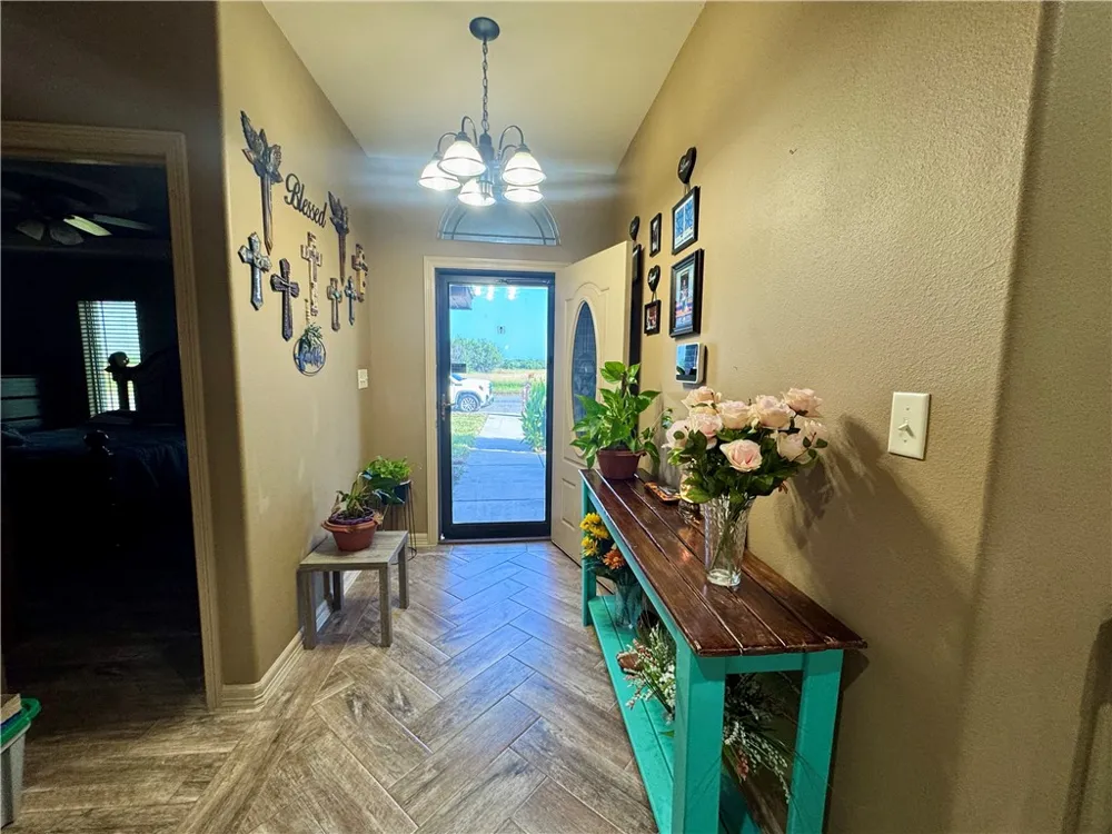 1521 Seabreeze Street Alice, TX 78332