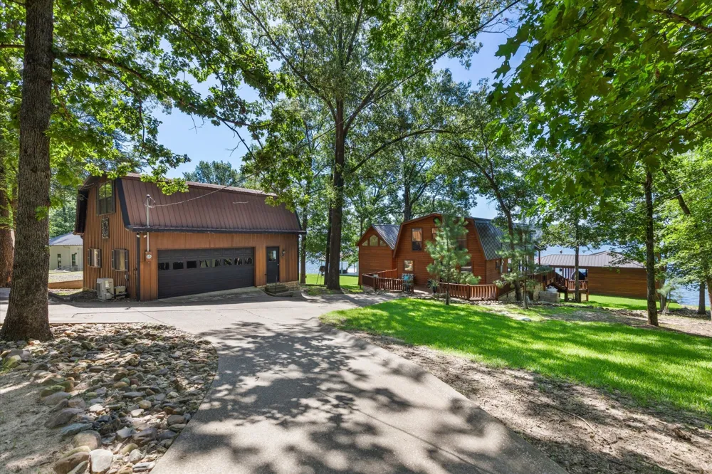 900 King Thomas Drive Scroggins, TX 75480