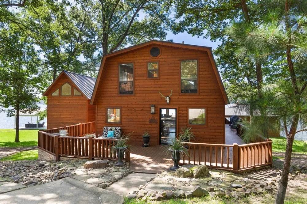 900 King Thomas Drive Scroggins, TX 75480