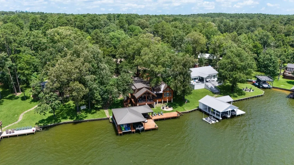 900 King Thomas Drive Scroggins, TX 75480