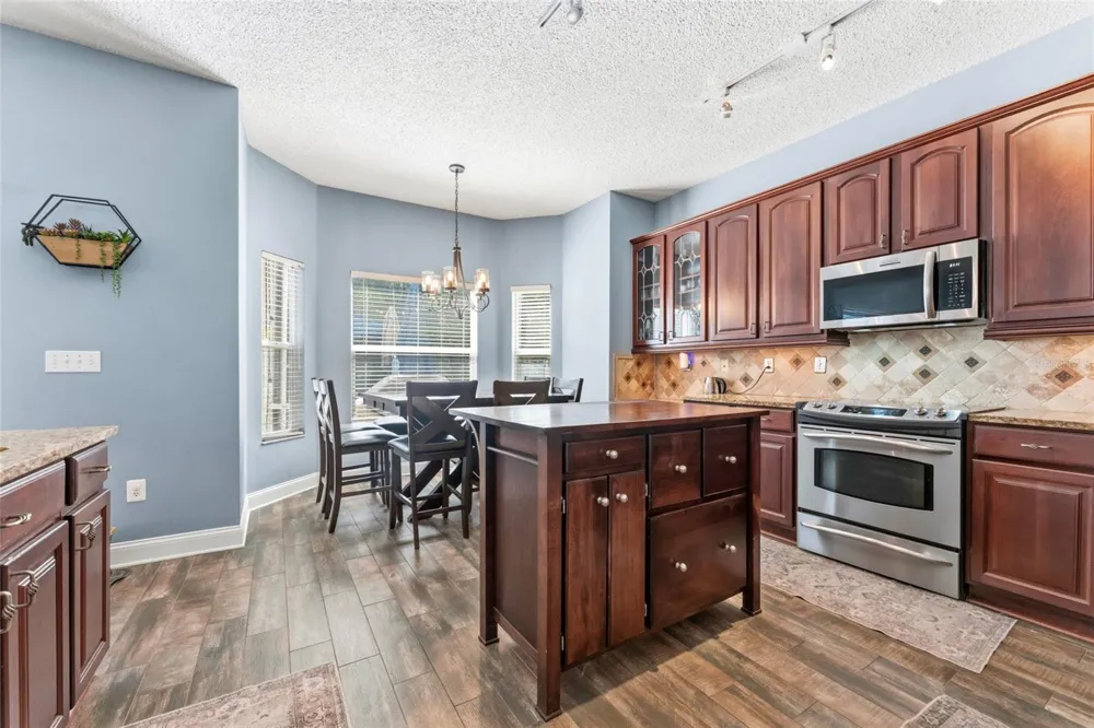 15629 EASTBOURN DRIVE Odessa, FL 33556