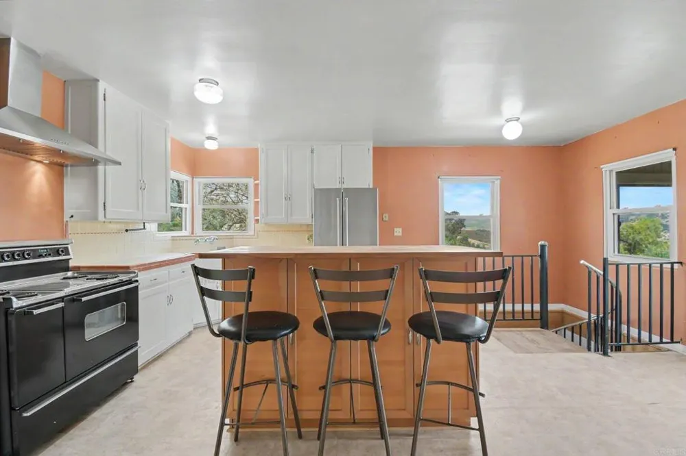 950 S Grade Road Alpine, CA 91901