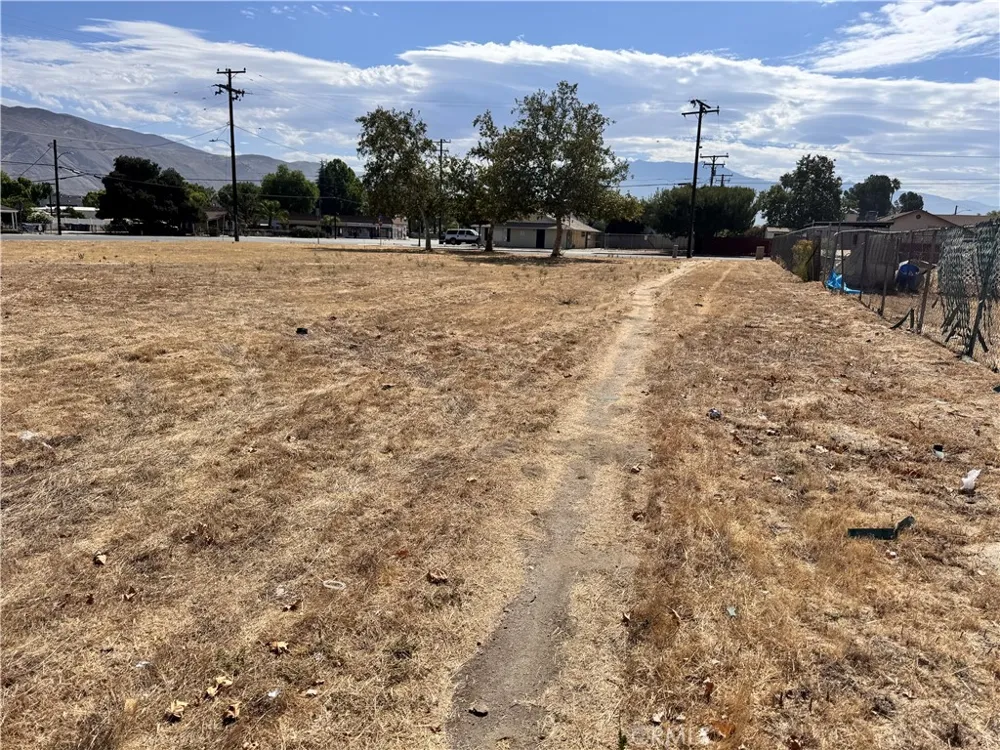 467 S Hewitt San Jacinto, CA 92583