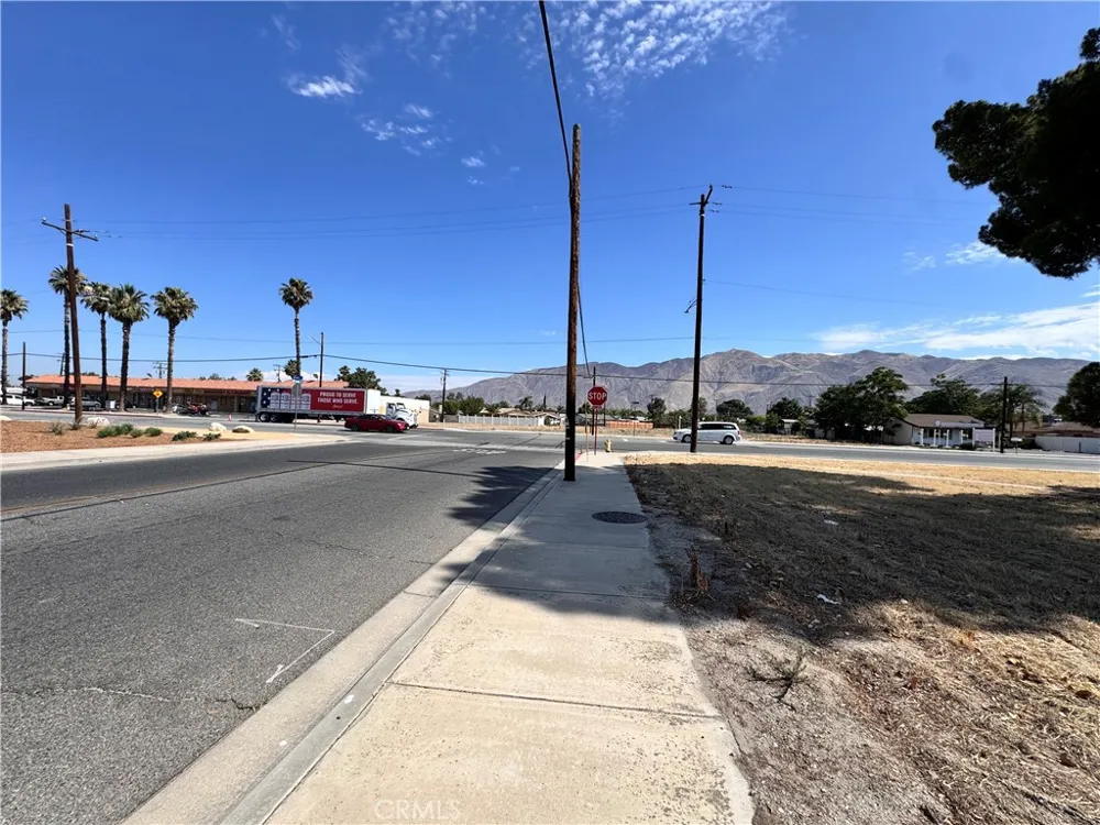 467 S Hewitt San Jacinto, CA 92583