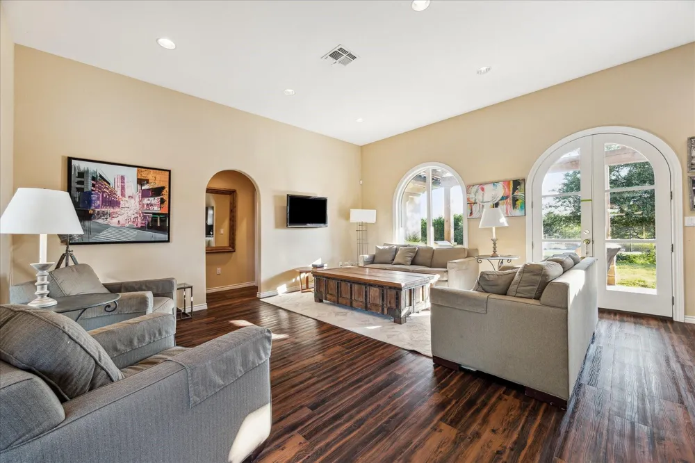 9 Rue Boerne, TX 78006