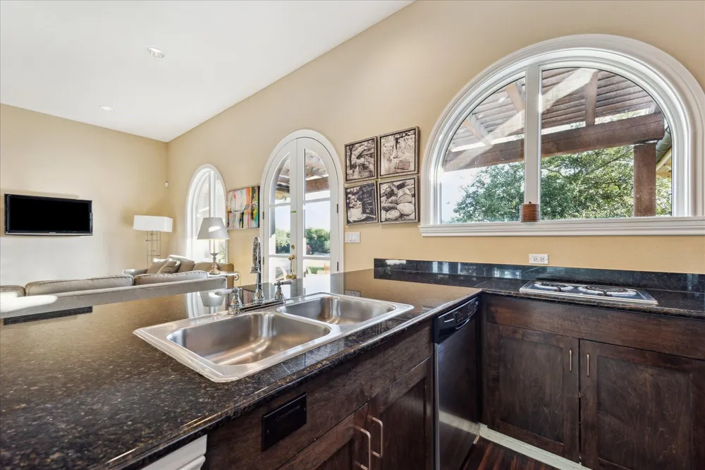 9 Rue Boerne, TX 78006