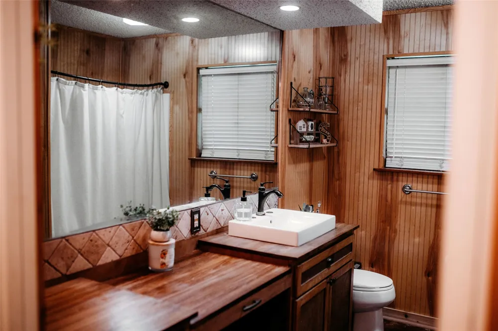 408 County Road 2200 Ivanhoe, TX 75447