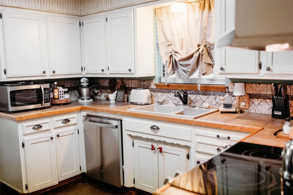 408 County Road 2200 Ivanhoe, TX 75447