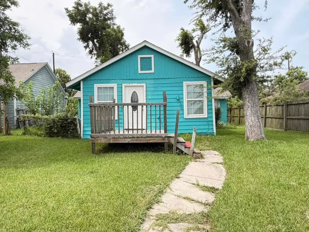 3226 Arkansas Street Baytown, TX 77520
