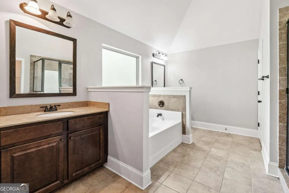 2214 Golden Eagle DR Locust Grove, GA 30248