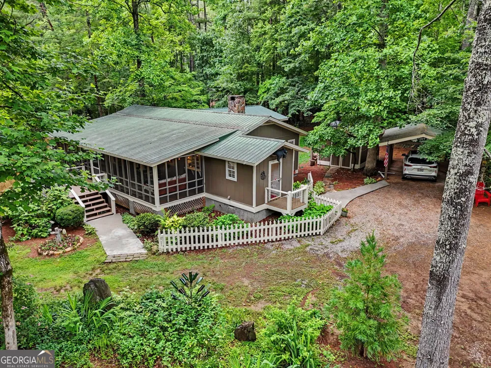 5637 Murray Cove RD Tiger, GA 30576