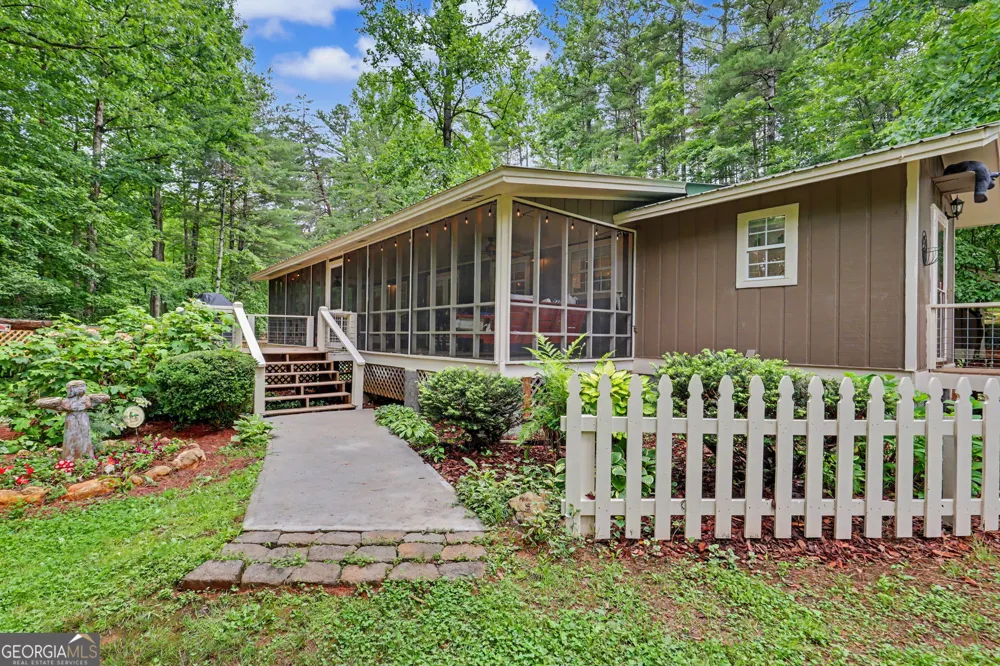 5637 Murray Cove RD Tiger, GA 30576