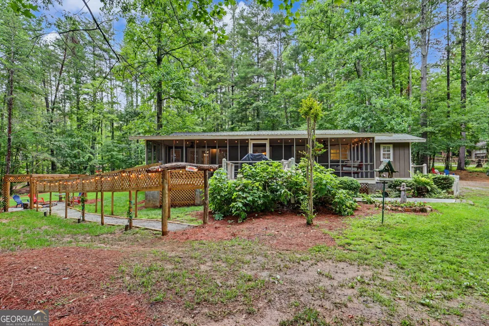 5637 Murray Cove RD Tiger, GA 30576
