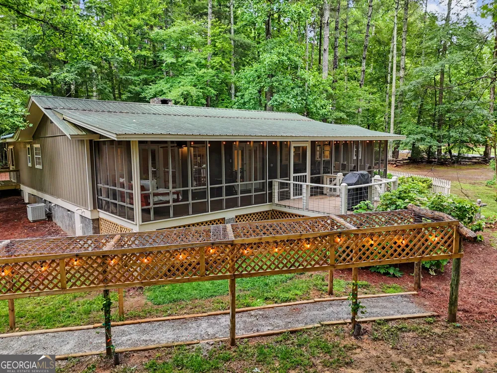 5637 Murray Cove RD Tiger, GA 30576