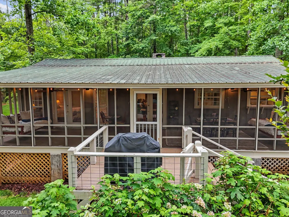 5637 Murray Cove RD Tiger, GA 30576