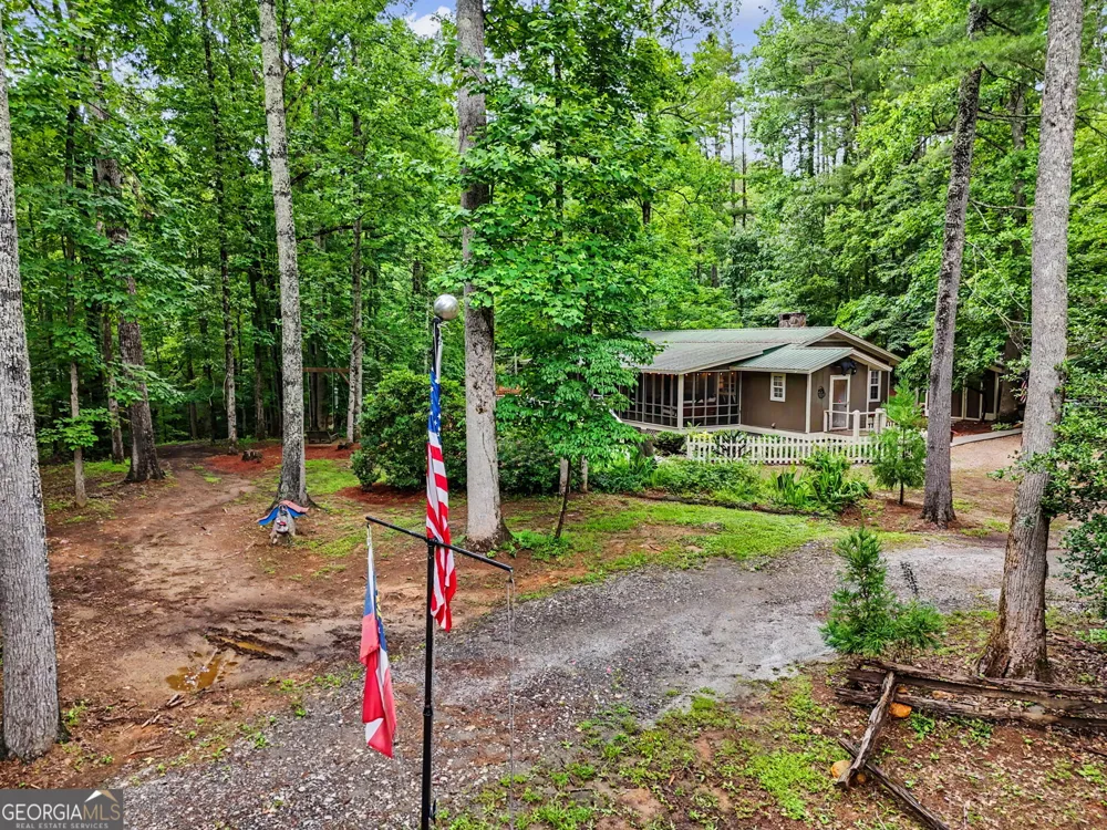 5637 Murray Cove RD Tiger, GA 30576