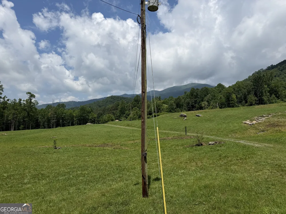 1449 Muskrat Creek RD Hayesville, NC 28904