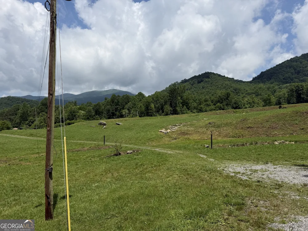 1449 Muskrat Creek RD Hayesville, NC 28904