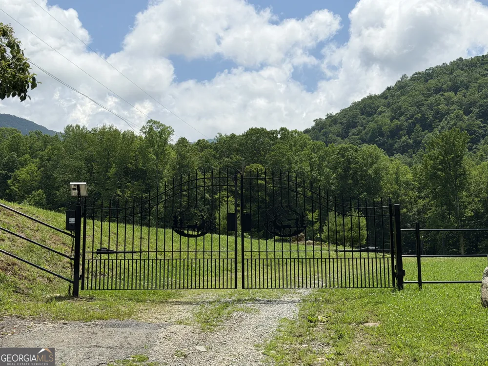 1449 Muskrat Creek RD Hayesville, NC 28904