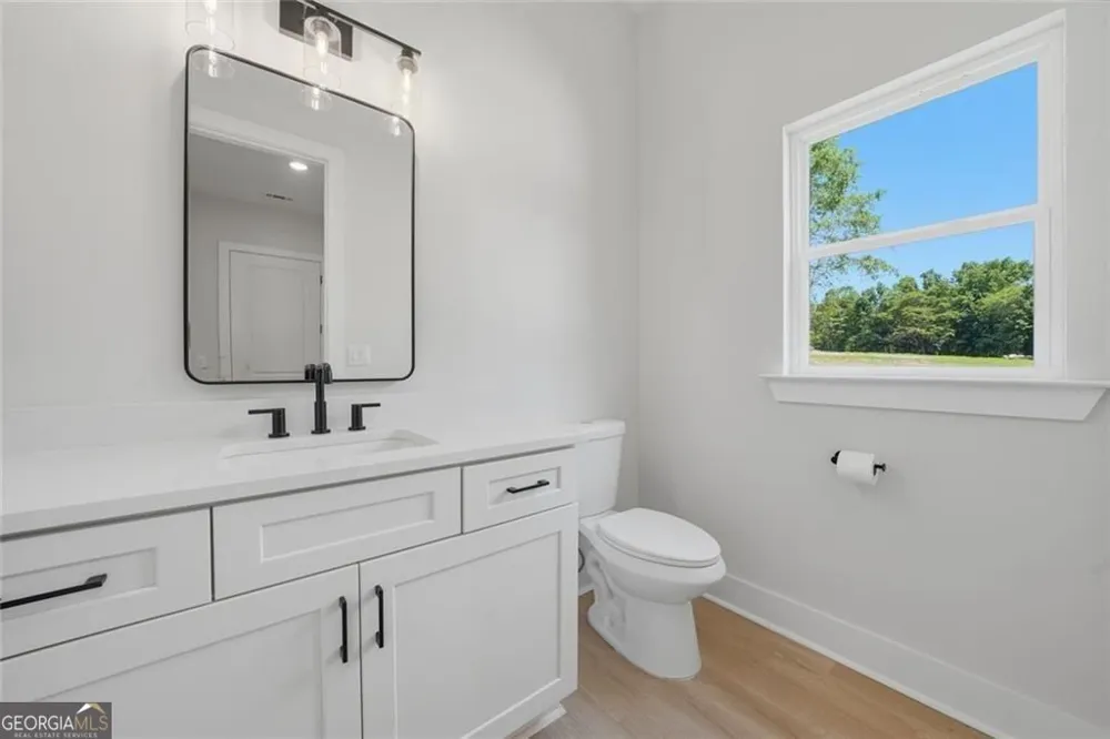 31 Kirk RD NW White, GA 30184