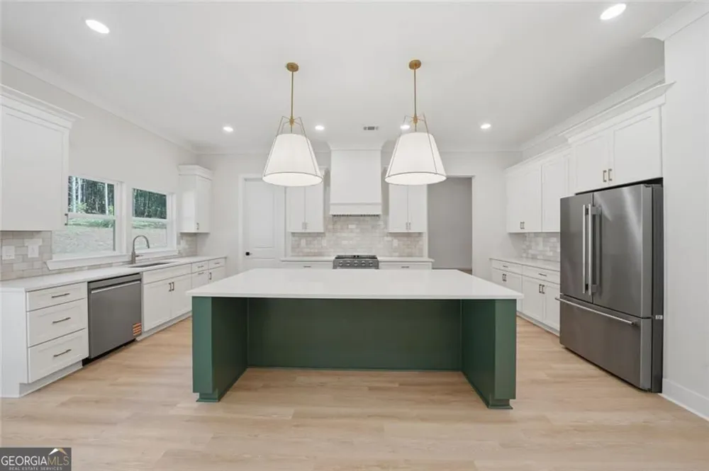 31 Kirk RD NW White, GA 30184