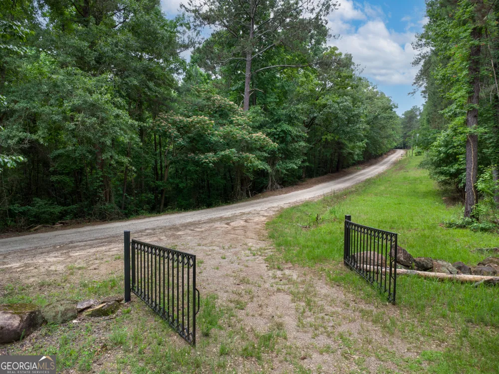 331 Potts Pond RD Barnesville, GA 30204