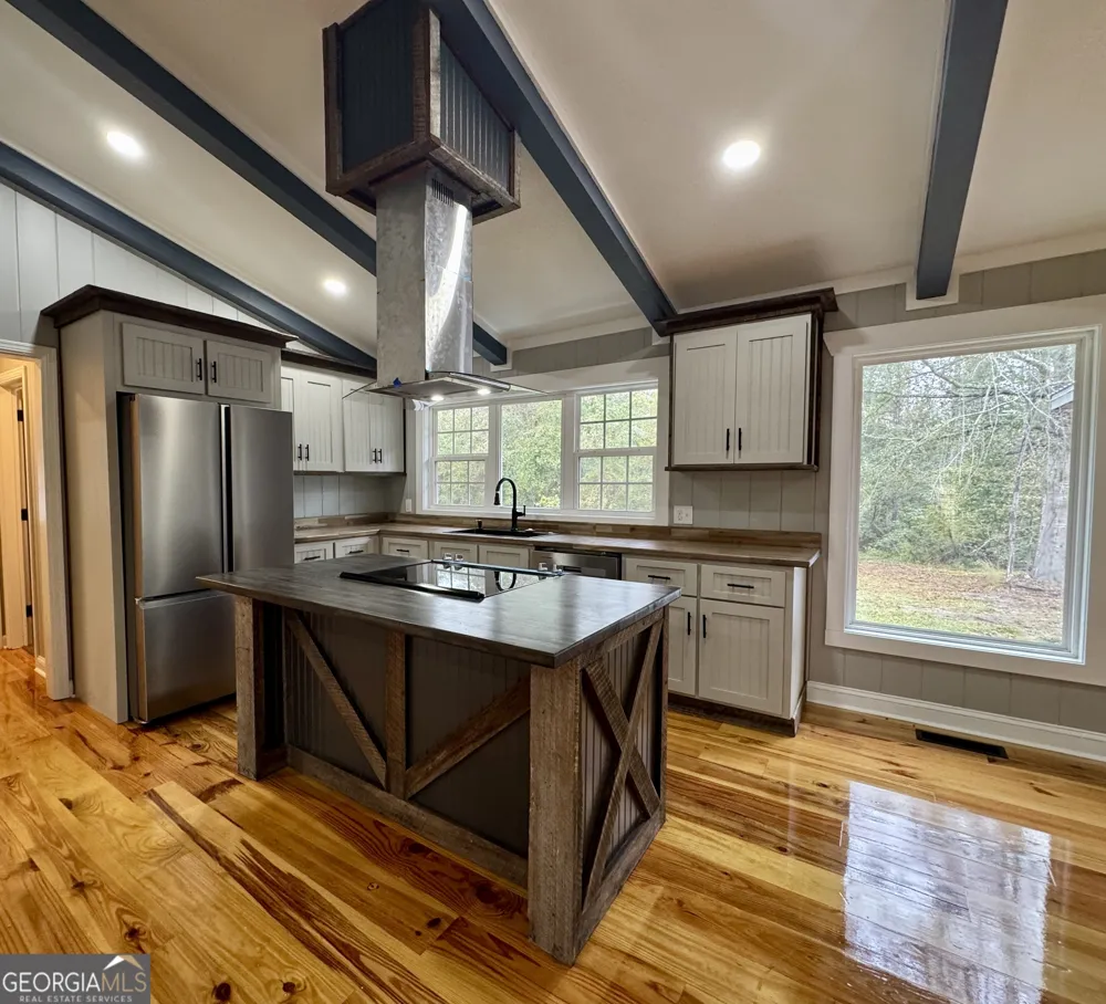 405 N Broughton ST Ailey, GA 30410