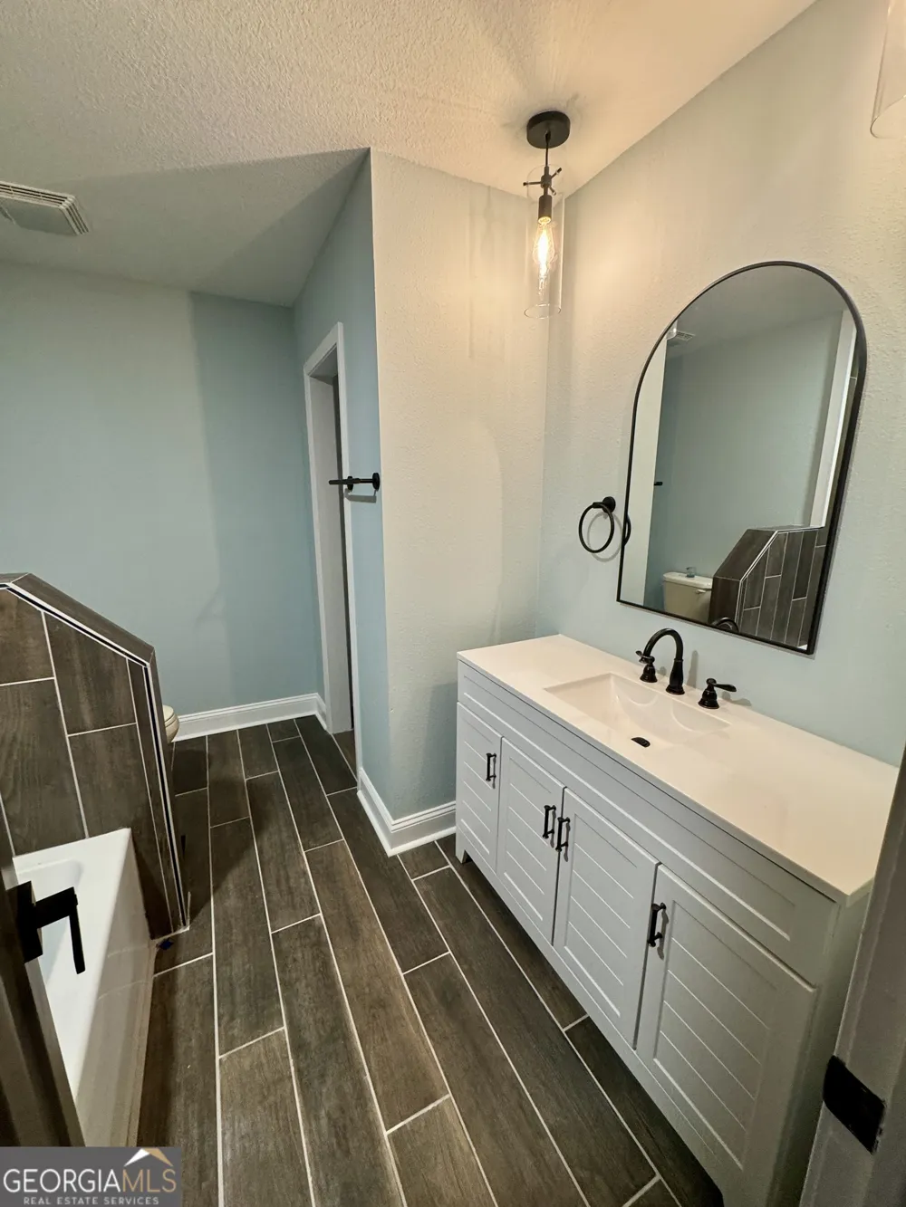 405 N Broughton ST Ailey, GA 30410