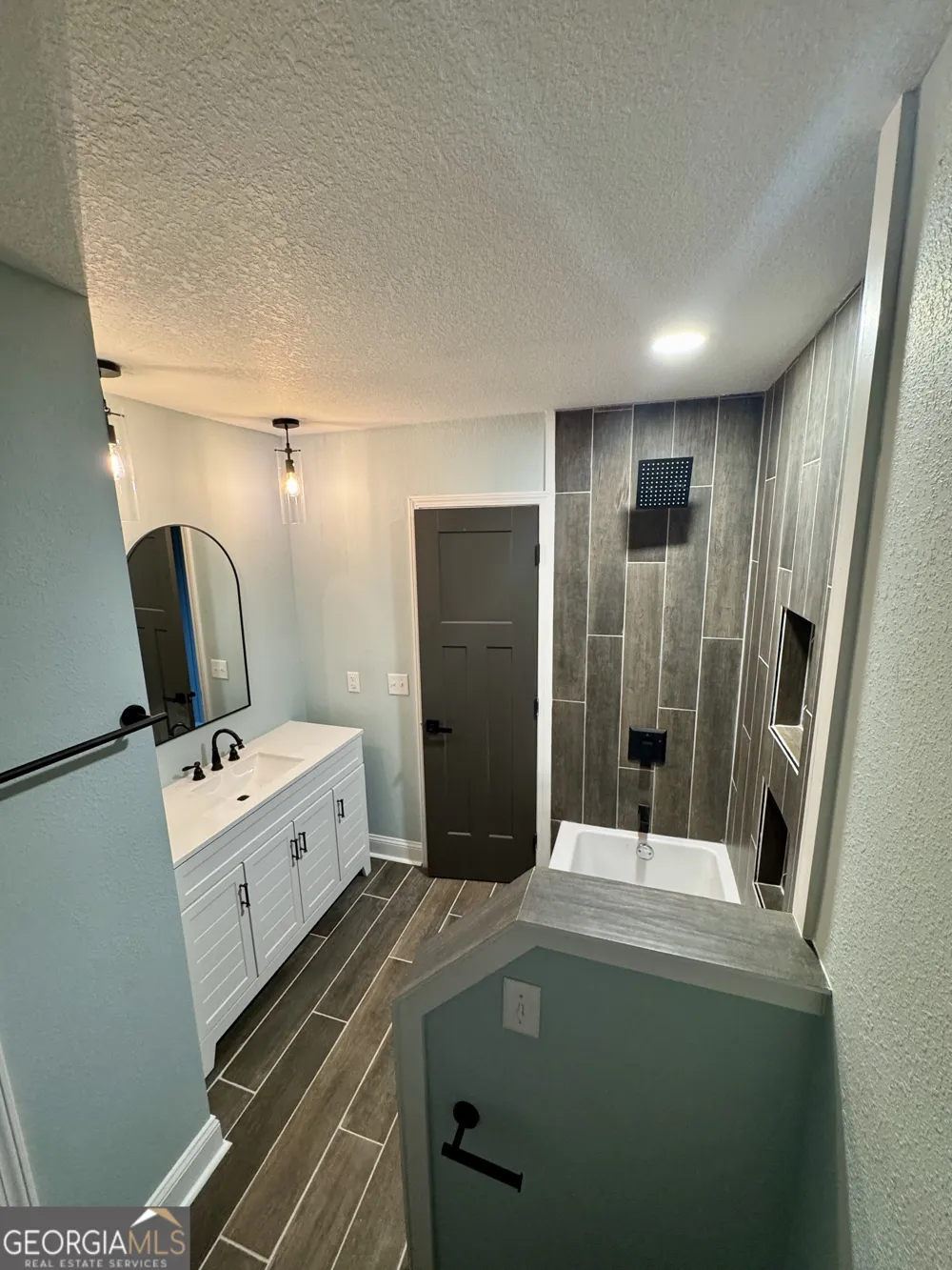405 N Broughton ST Ailey, GA 30410
