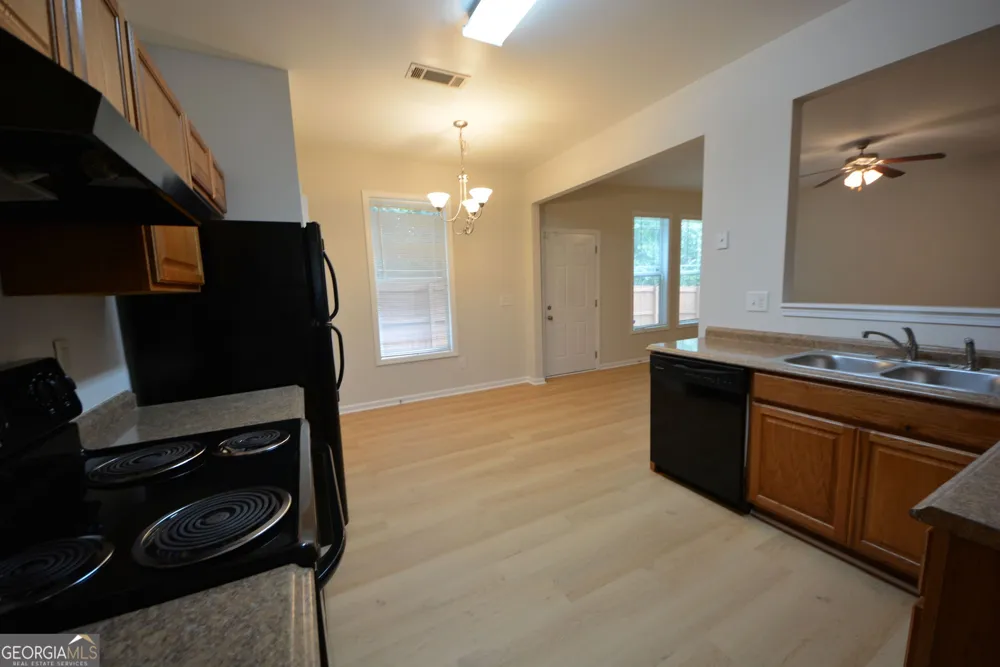 1550 Persimmon TRCE Morrow, GA 30260