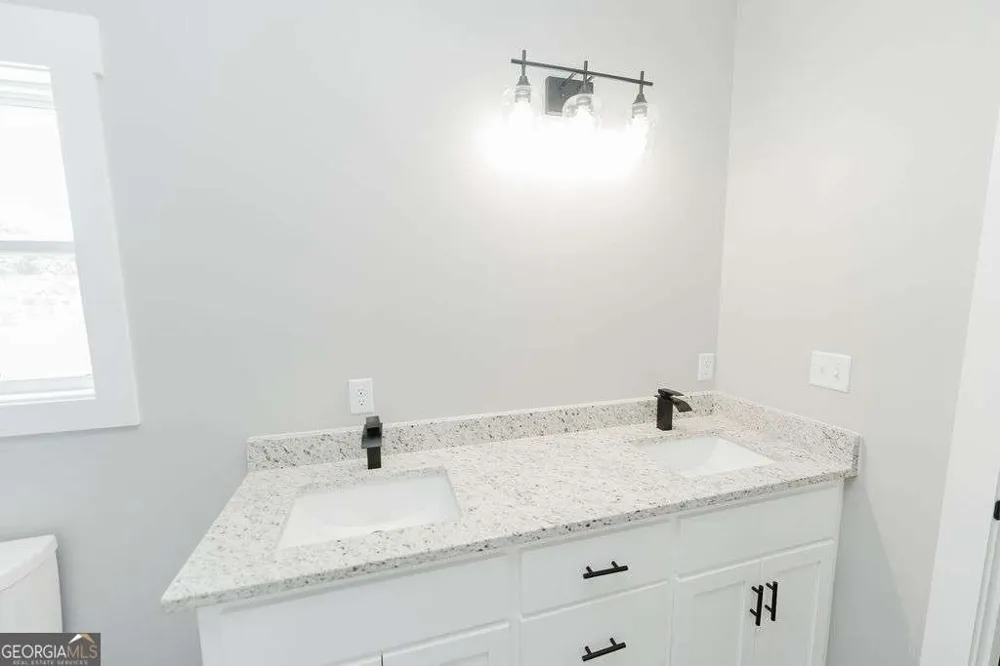 110 Pine Point CIR Sylvester, GA 31791