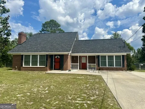 1332 Woodlawn CIR