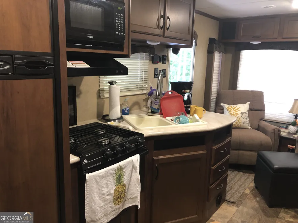 581 Cherokee RD Toccoa, GA 30577