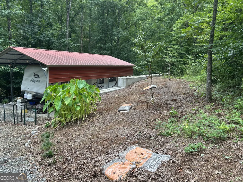 581 Cherokee RD Toccoa, GA 30577
